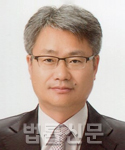 권범       사진