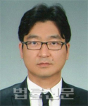 권택인    