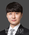 김용       사진