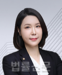 김윤서     사진