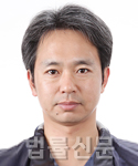 엄욱       사진
