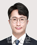 최헌영     사진