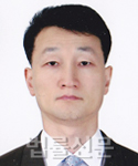 이명웅     사진