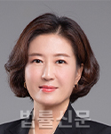 김현지     사진