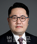 김홍      