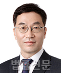 류종명     사진